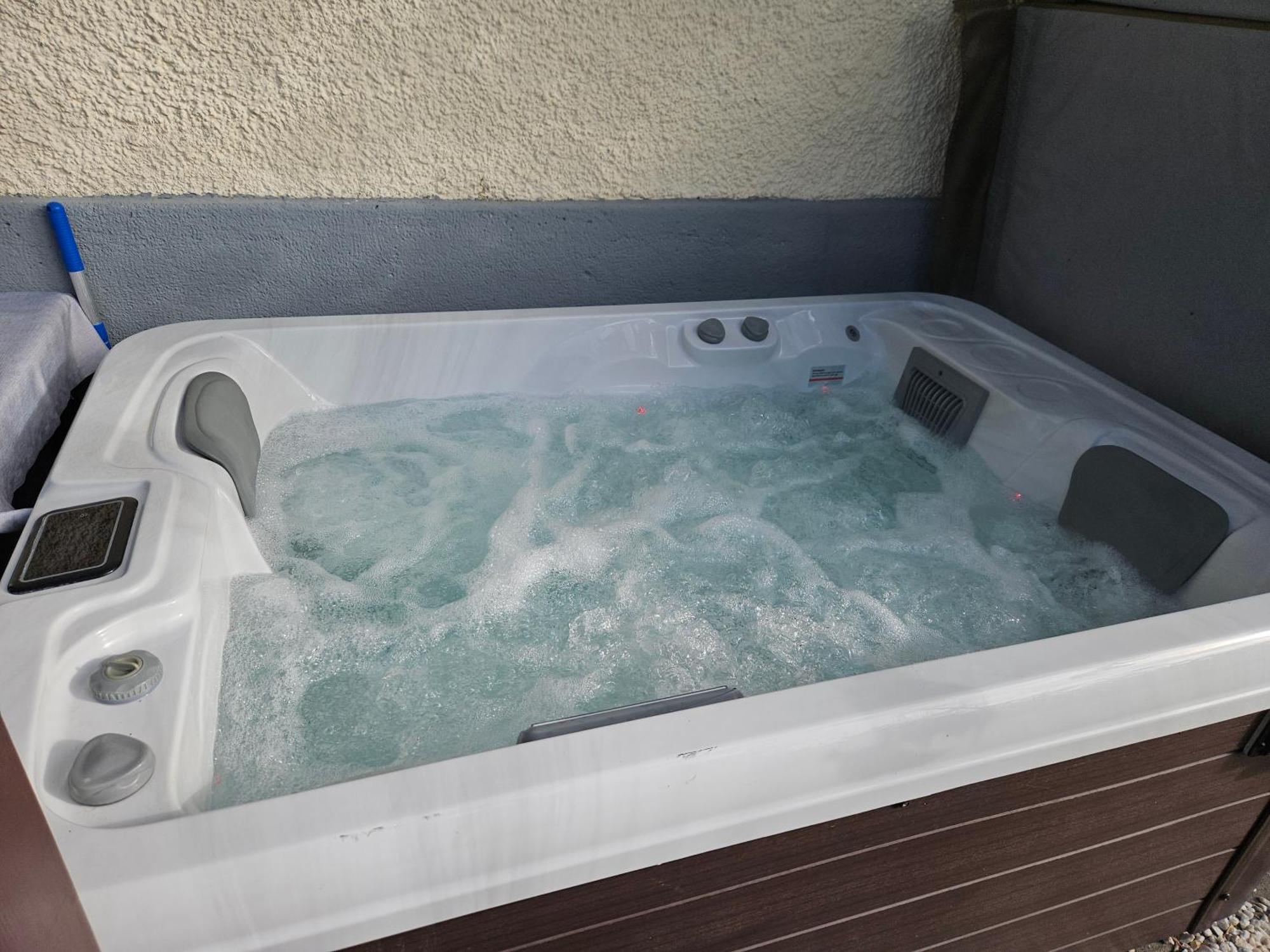 Premium Apartment Mit Privatem Whirlpool, Sauna, Garten Sankt Martin am Grimming Exterior photo